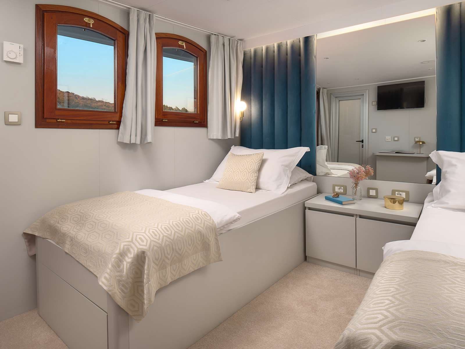 yachtPic18
